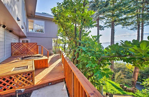 Point Richmond Apartment | Walk to Keller Beach: Waterfront Studio w/Hot Tub