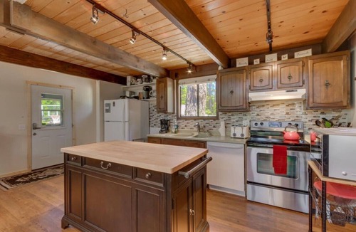 Comstock Acres House | Walk to Lake and Tahoe City, Breathtaking Views