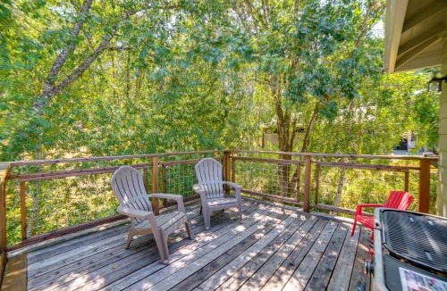Willits House | Walk to Main St! Quiet Mendocino County Retreat