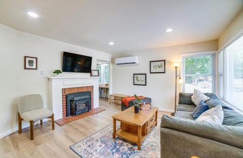 Willits House | Walk to Main St! Quiet Mendocino County Retreat