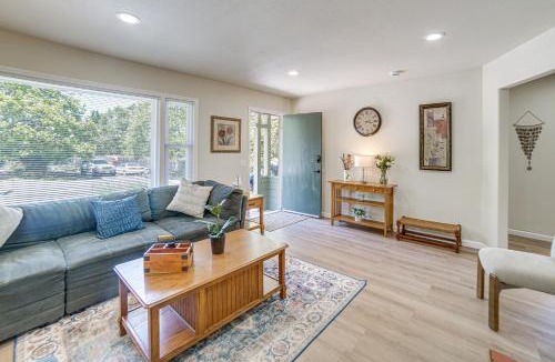Willits House | Walk to Main St! Quiet Mendocino County Retreat