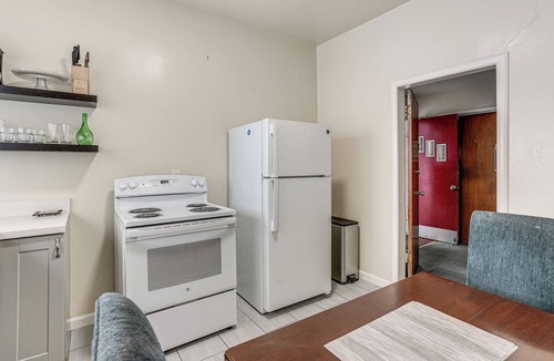 Grand Lake Apartment | Walkable Dtwn Oakland Apt w/Shared Rooftop!