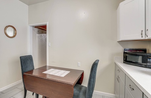 Grand Lake Apartment | Walkable Dtwn Oakland Apt w/Shared Rooftop!