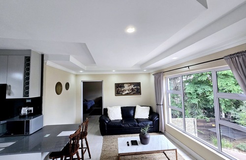 Greater Johannesburg Metropolitan Area Cabin | Waterfall City Guest Lodge