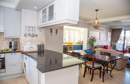Waterfront House | WATERFRONT 2 Bed Home with mooring at Knysna Quays