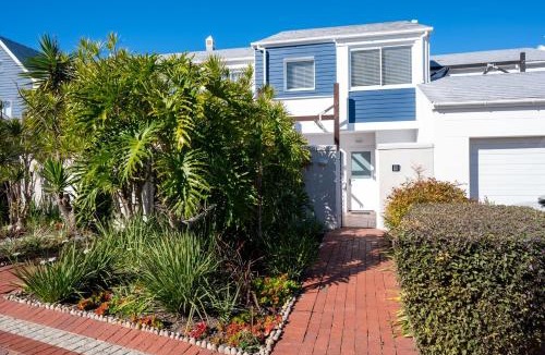 Waterfront Apartment | Waterfront - 2BR Oasis with mooring and Lagoon views with direct access to the water