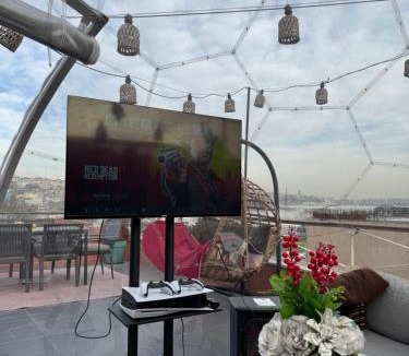 Istanbul City Center Apartment | Waterfront Apartment by the Tram - Terrace with Dome & Golden Horn View in Fatih