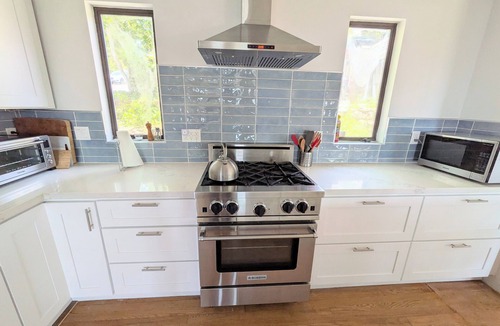 Point Richmond House | Waterfront Bridge & Bay Views! SF, Napa, Marin, Berkeley - Spacious Retreat