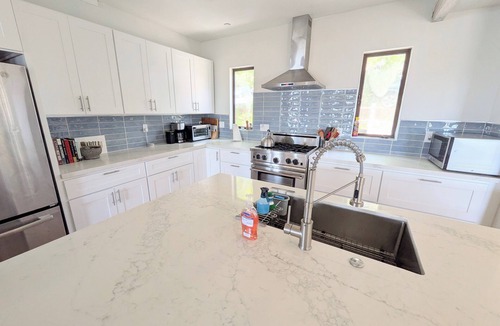 Point Richmond House | Waterfront Bridge & Bay Views! SF, Napa, Marin, Berkeley - Spacious Retreat