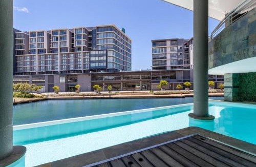 Victoria and Alfred Waterfront Apartment | Waterfront Canal Luxury Apartment