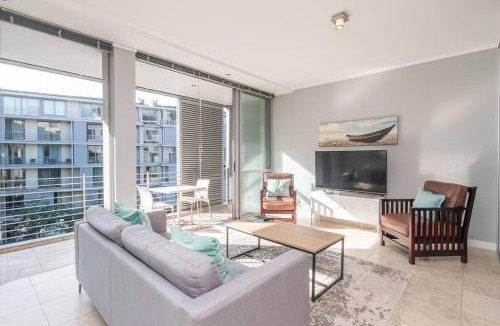 Victoria and Alfred Waterfront Apartment | Waterfront Canal Stunning Apartment