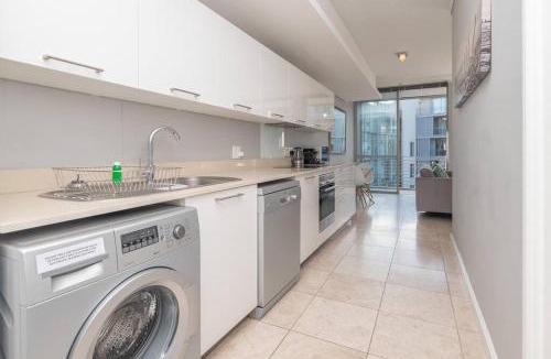Victoria and Alfred Waterfront Apartment | Waterfront Canal Stunning Apartment