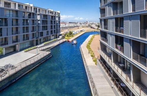 Victoria and Alfred Waterfront Apartment | Waterfront Canal Stunning Apartment