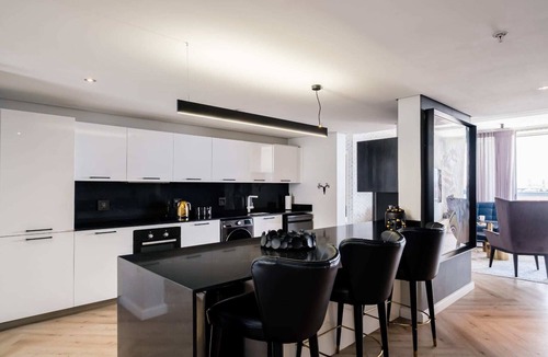 Victoria and Alfred Waterfront Apartment | Waterfront Elegance at Harbour Bridge 413