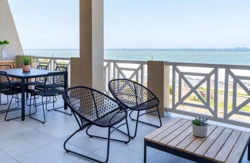 Selection Beach Apartment | Waterfront Getaway, 2 Bedroom Seaside Bliss