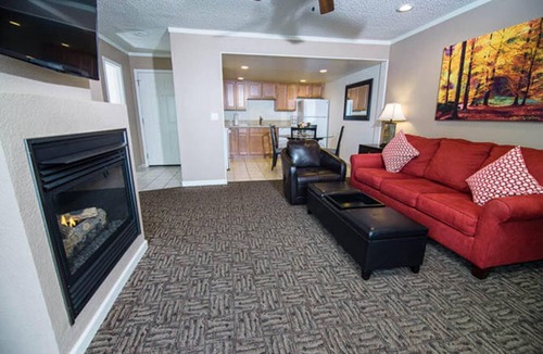 Al Tahoe Condo | Waterfront/Lakefront Views South Lake Tahoe XMAS 26 to New Years 27 Week Unit G