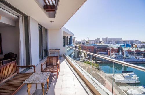 Victoria and Alfred Waterfront Apartment | Waterfront Marina 2 Bedroom Yacht View