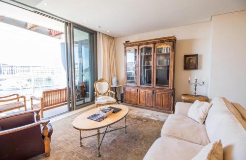 Victoria and Alfred Waterfront Apartment | Waterfront Marina 2 Bedroom Yacht View