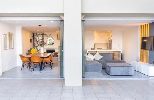 Kosmos House | Waterfront Serenity View