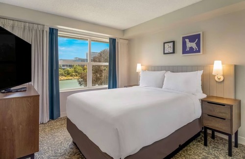 Oyster Point Hotel | Waterfront Suite | Free Breakfast, Just a short drive to Union Square