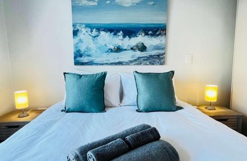 Redhill Apartment | Wavescape Surfers Lookout Stay