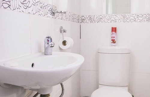 Komani Bed & Breakfast | We are a modern,upmarket,spacious,AA Recommended. 3 star accommodation.