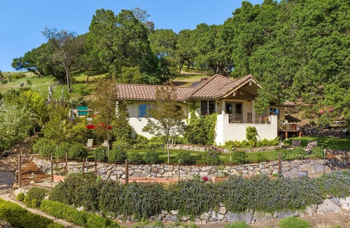 Santa Rosa Cottage | Welcome to Amazing Wine County Retreat!