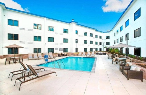 Redwood City House | Welcome to Courtyard in Redwood City!