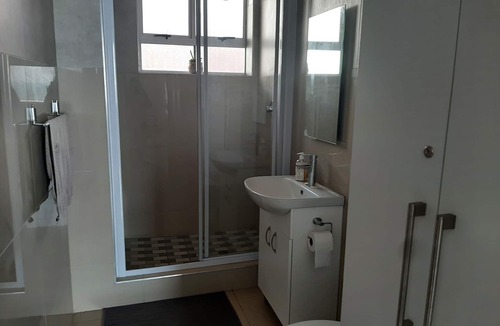 North Beach Apartment | Welcoming apartment in Durban with stunning ocean views