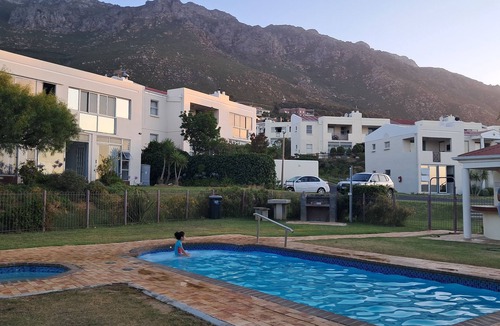 Mountainside Apartment | Welcoming apartment with ocean view in peaceful Gordon's bay