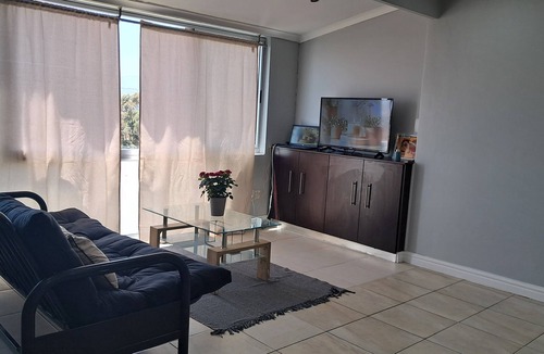 Mountainside Apartment | Welcoming apartment with ocean view in peaceful Gordon's bay