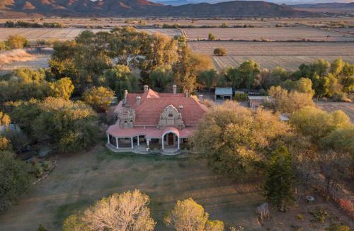Oudtshoorn Bed & Breakfast | Welgeluk Feather Palace
