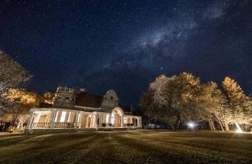 Oudtshoorn Bed & Breakfast | Welgeluk Feather Palace