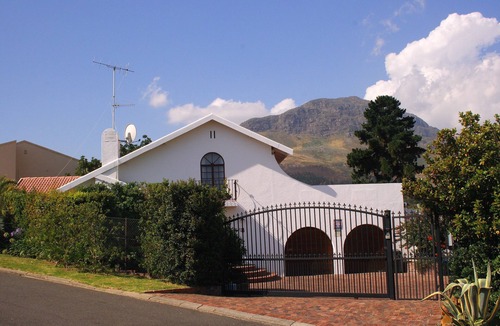 Somerset West Villa | Well furnished villa with pool, fantastic view of False Bay and Helderberg
