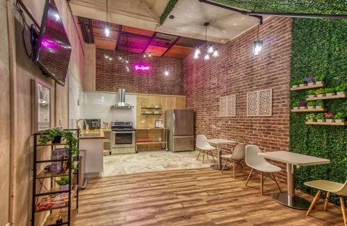 Downtown San Francisco Hotel | Well kept Room with Nice Detailed Touches