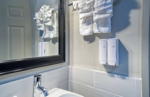 Downtown San Francisco Hotel | Well kept Room with Nice Detailed Touches