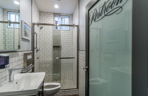 Downtown San Francisco Hotel | Well kept Room with Nice Detailed Touches