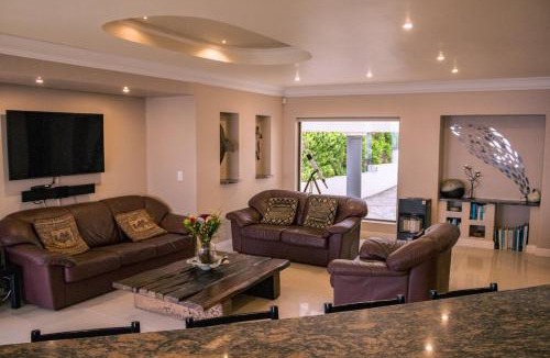 De Kelders House | Welsh Whales - De Kelders Getaway