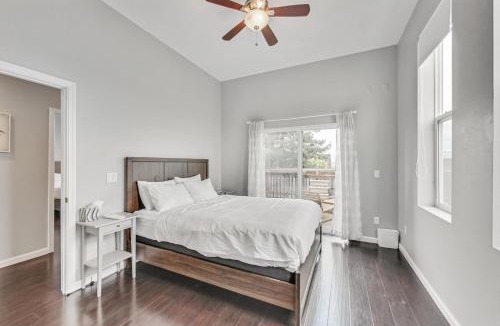 Prescott House | West Oakland 3br2ba top floor flat ideal for bus
