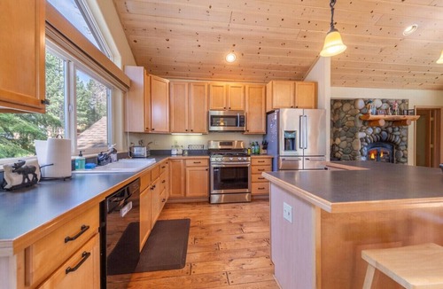 Comstock Acres Cabin | West Shore Cabin with Hot Tub!