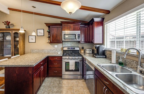 Hayward House | WFH-Friendly Retreat w/Office Near Silicon Valley