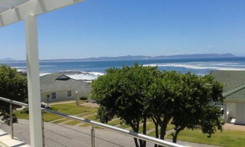 Westcliff Apartment | Whale Rock 54