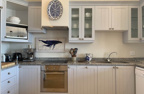 Kalk Bay Apartment | Whalehaven: Kalk Bay apt, spectacular sea and harbour views