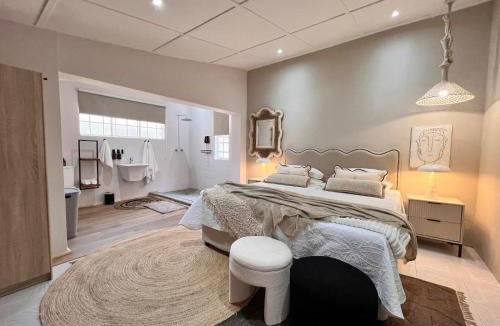 White River House | Whispering Thorns Off-Site Apartment