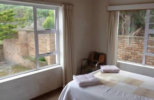 Van Dyks Bay House | White Shark Backpackers