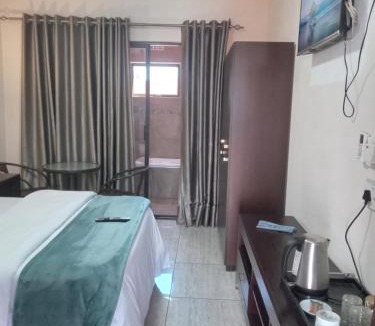 Farrarmere House | Whitehouse Lodge Benoni