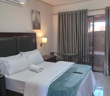 Farrarmere House | Whitehouse Lodge Benoni