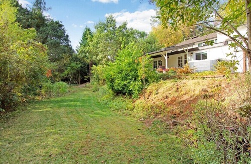 Scenic Brush Creek Cottage | Wine Country Garden Cottage