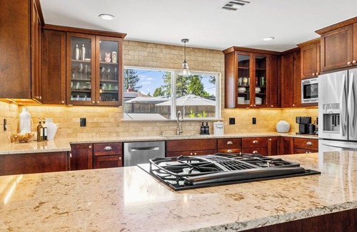 Santa Rosa House | Wine Country Retreat w/Pool, Hot Tub, Backyard & Game Nights Near Wineries