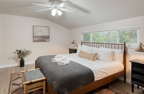Bennett Valley House | Wine Meets Luxury: 5BR, 2 Living Rooms, Pool, BBQ, Sleeps 10, EV Charger